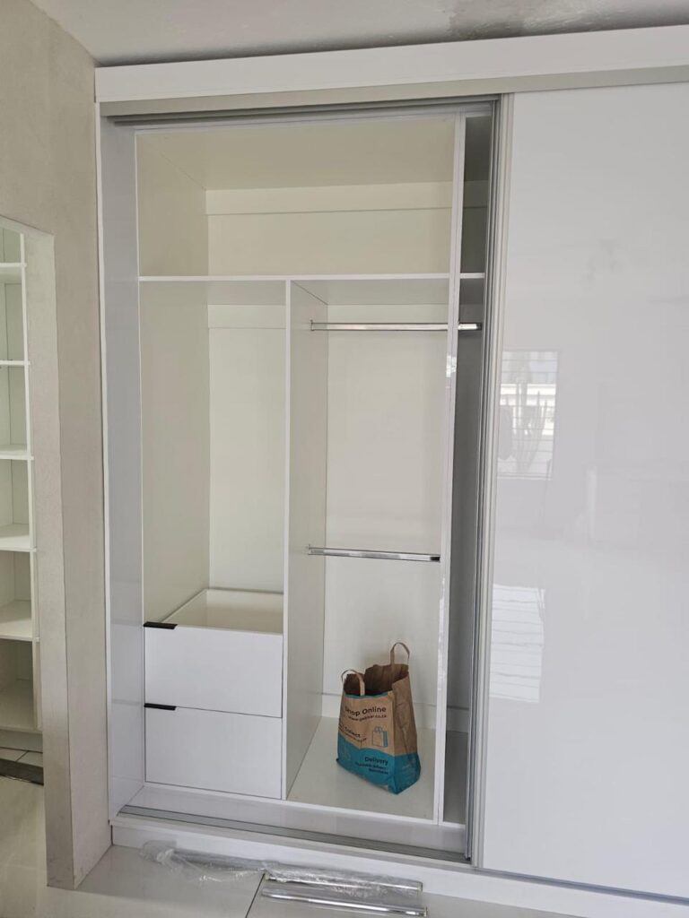 white-sliding-door-wardrobe-4