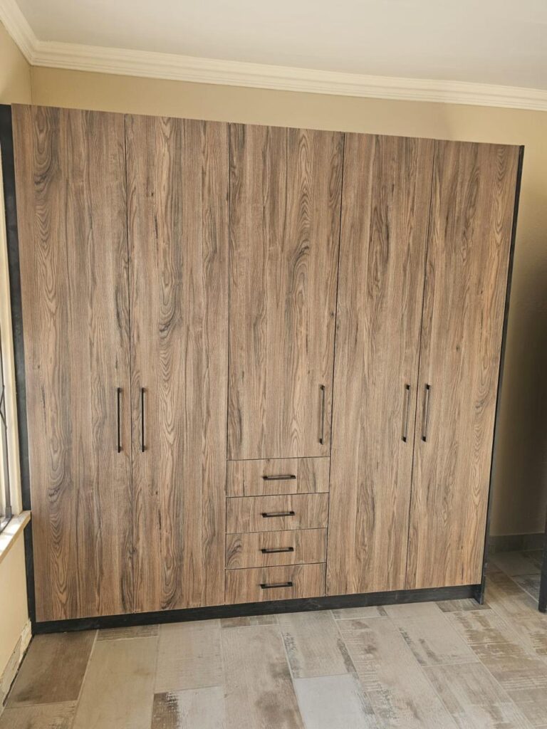 woodgrain-wardrobe-1
