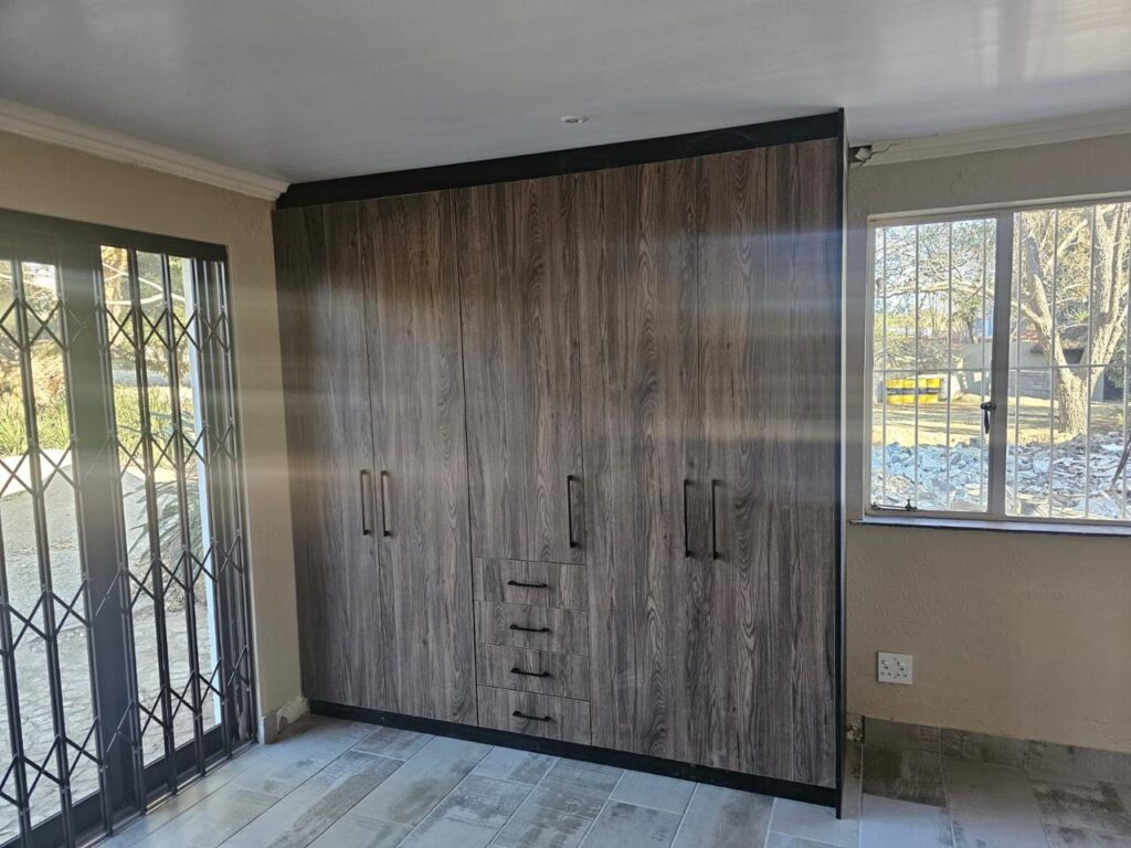 woodgrain-wardrobe-4